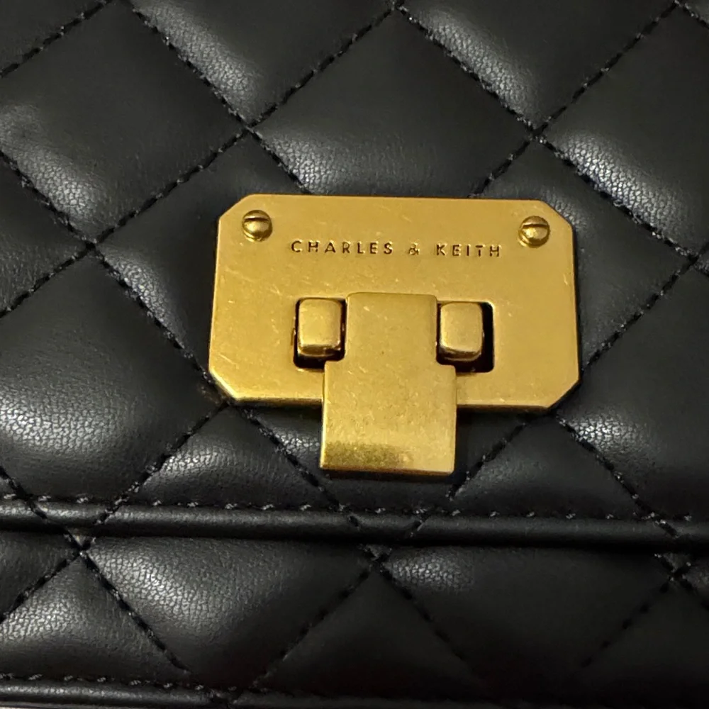Charles & Keith Gradient Gift Box - Picture 7 of 13